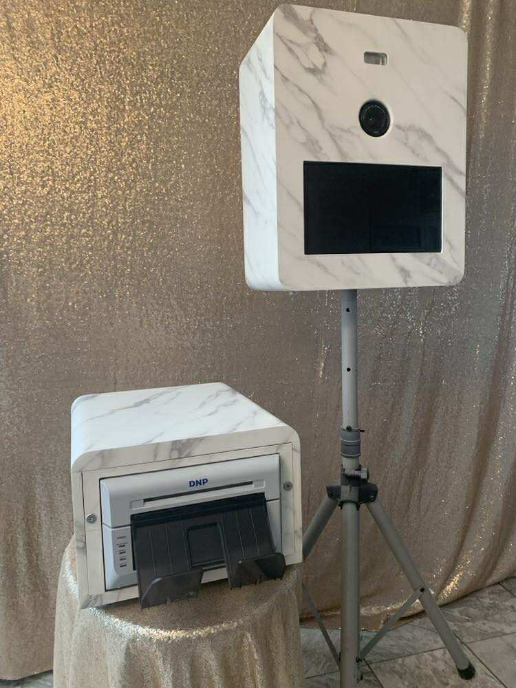 photobooth LBAM – borne photo élégante avec pied et éclairage LED
